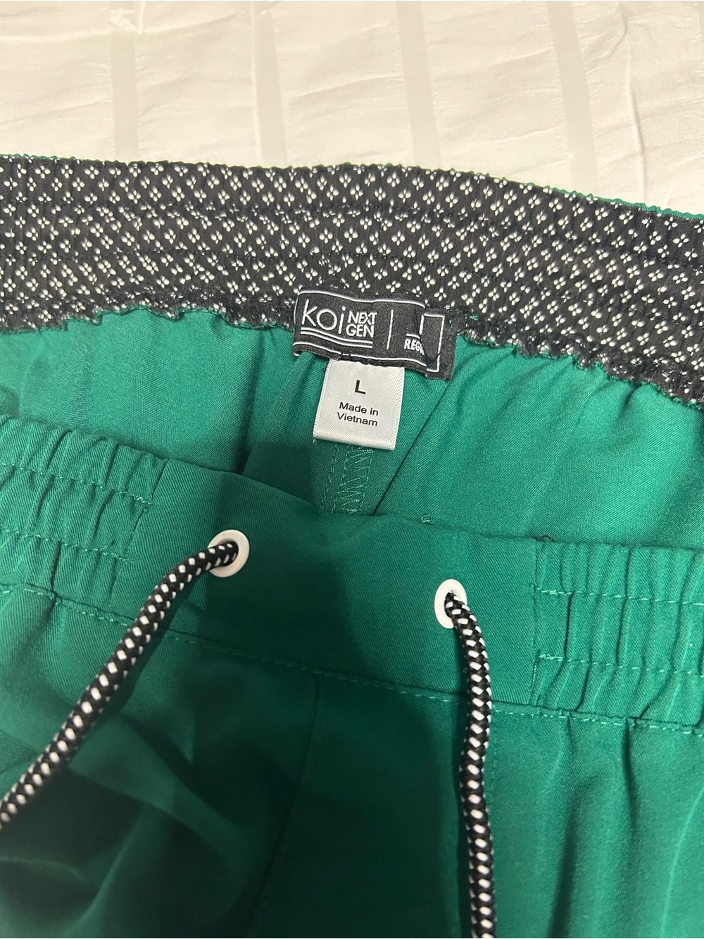 Koi Hunter Green Jogger Scrubs size L Petite with Elastic drawstring
